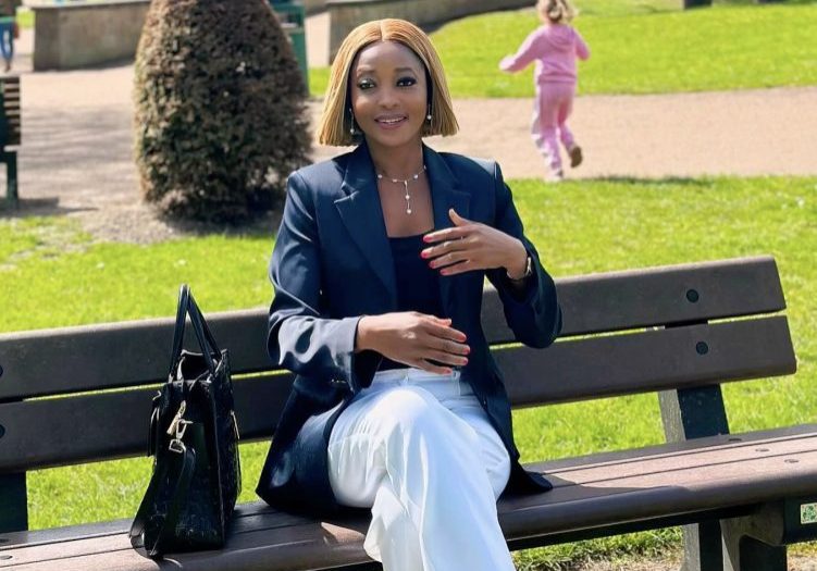 Eso, is in a park, sat on a bench